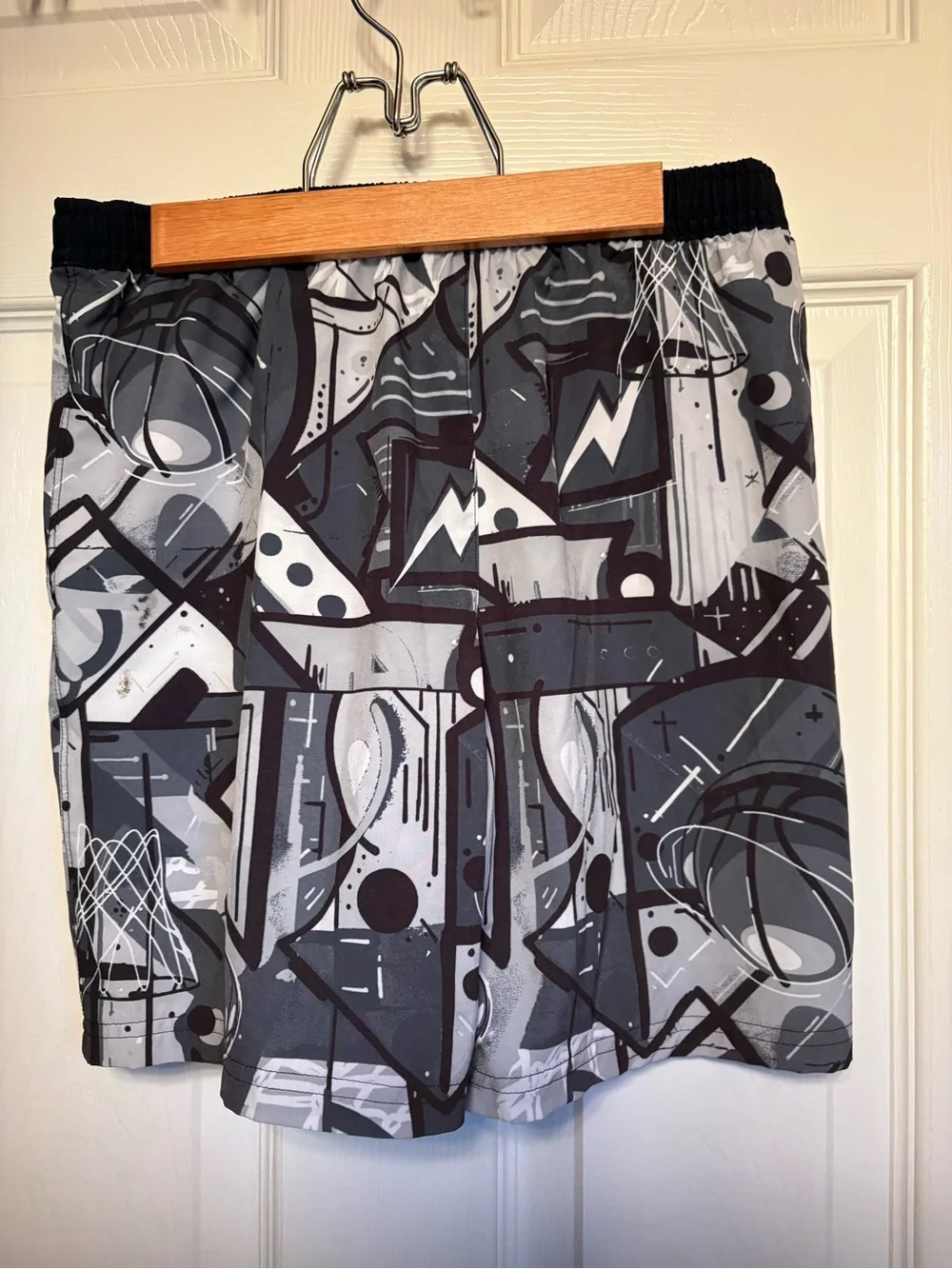 DSG Boys Basketball Graphic Shorts Gray Black Youth L 14-16. WORN ONCE